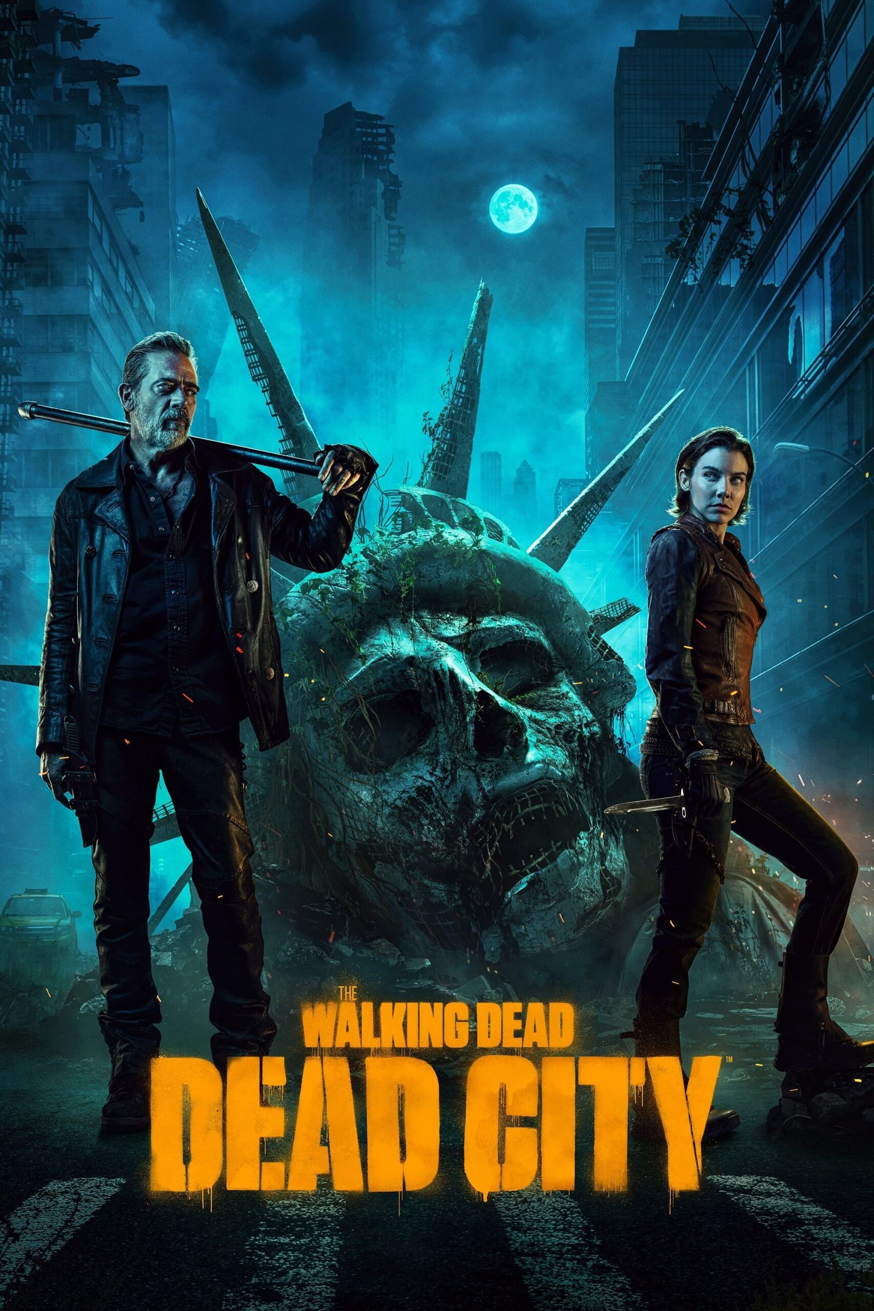 Two people stand in a dark city street, with a destroyed Statue of Liberty head behind them. The sky is blue and eerie. The title The Walking Dead: Dead City is in bold yellow at the bottom, streaming now on IPTV Brasil for fans across the country.